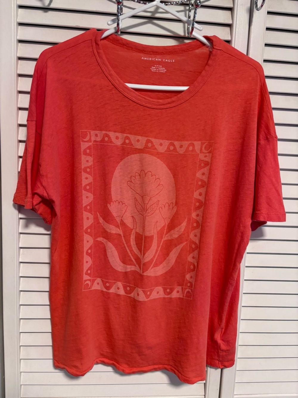 American Eagle Outfitters Coral Red Floral Graphic Crewneck Tee